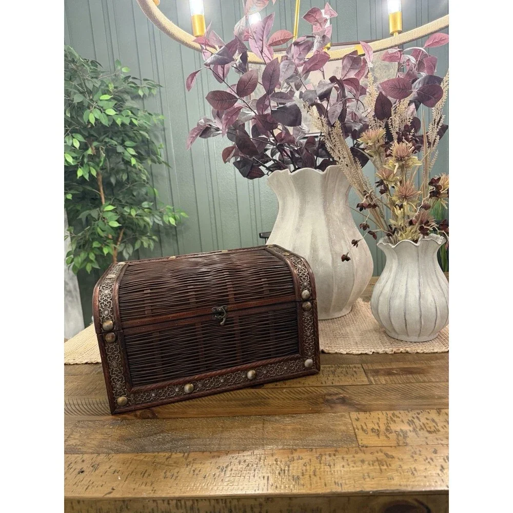 Vintage Style Wooden Storage Chest Box w/ Latch – Decorative Keepsake Trunk